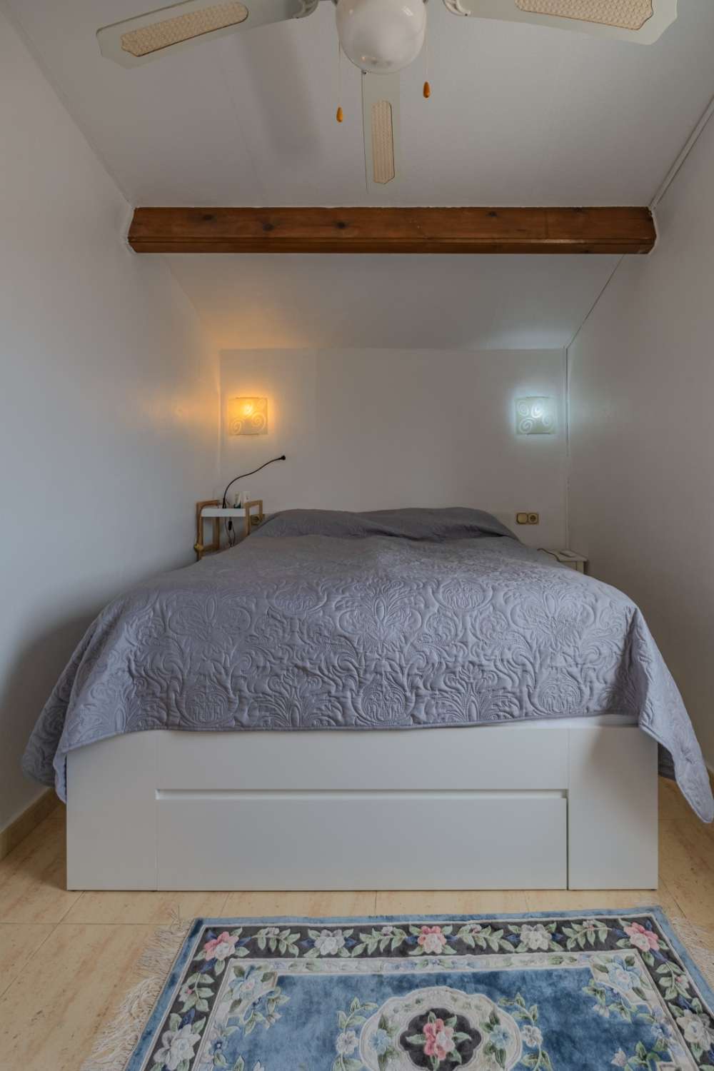 CHALET INDEPENDIENTE CON PARCELA DE 200 M², ORIENTACIÓN SUROESTE Y POSIBILIDAD DE PISCINA EN ORIHUELA COSTA