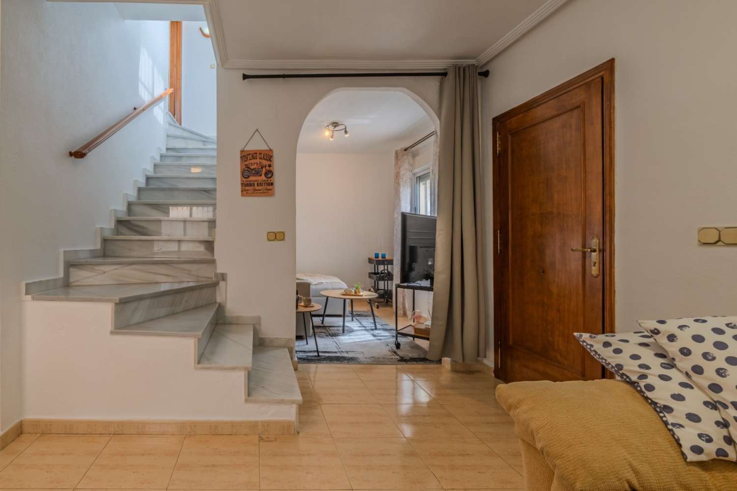 CHALET INDEPENDIENTE CON PARCELA DE 200 M², ORIENTACIÓN SUROESTE Y POSIBILIDAD DE PISCINA EN ORIHUELA COSTA