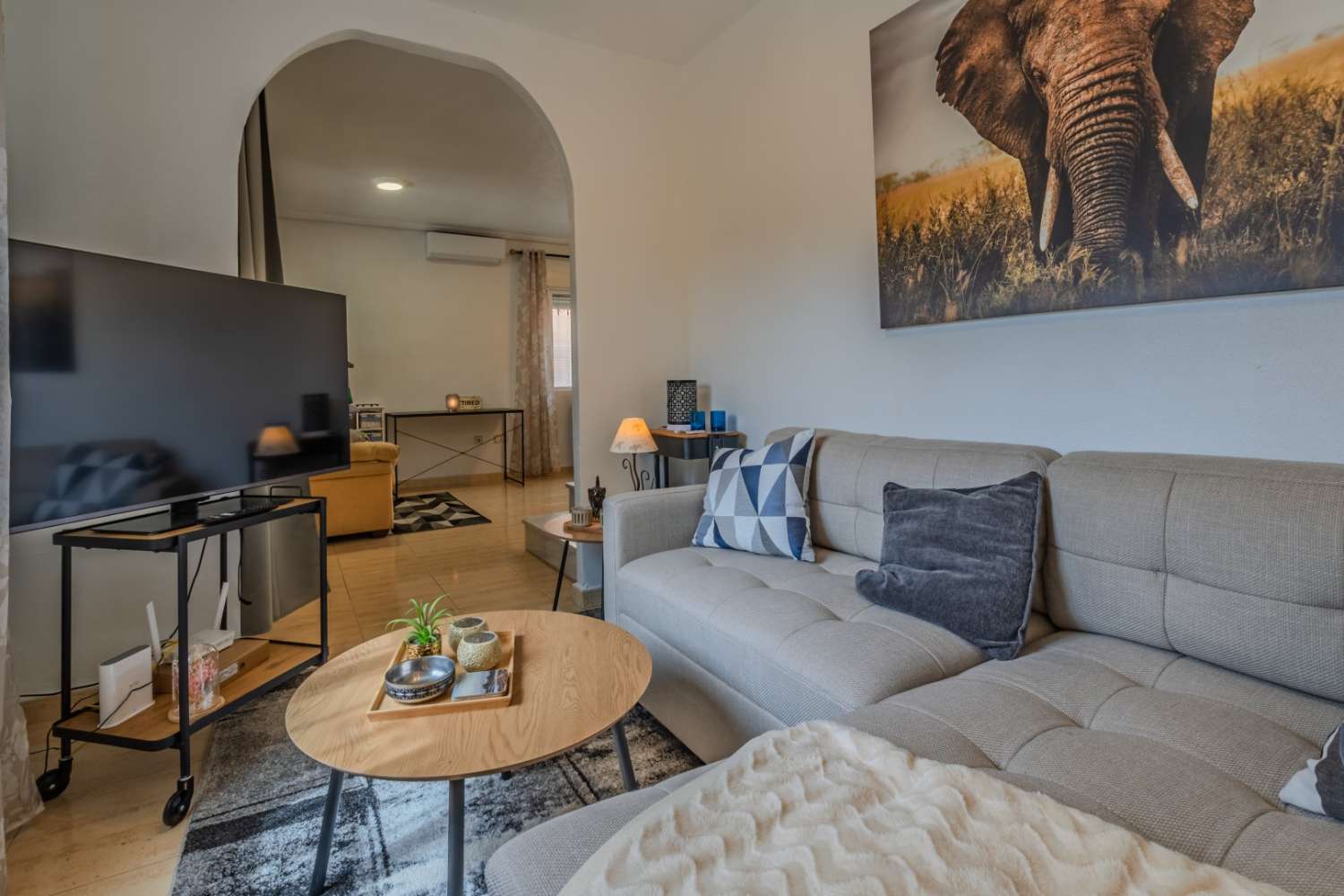 CHALET INDEPENDIENTE CON PARCELA DE 200 M², ORIENTACIÓN SUROESTE Y POSIBILIDAD DE PISCINA EN ORIHUELA COSTA