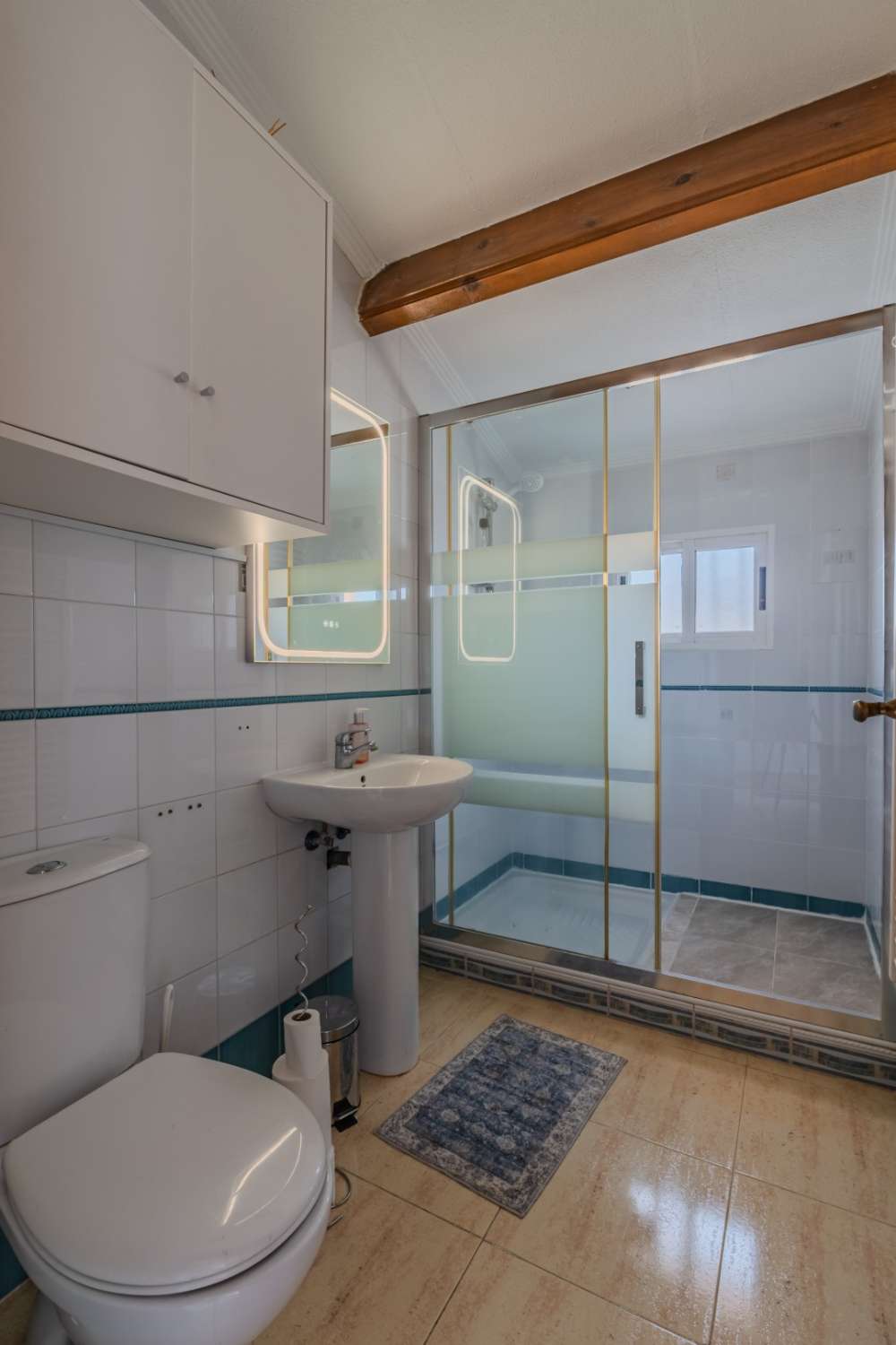 CHALET INDEPENDIENTE CON PARCELA DE 200 M², ORIENTACIÓN SUROESTE Y POSIBILIDAD DE PISCINA EN ORIHUELA COSTA