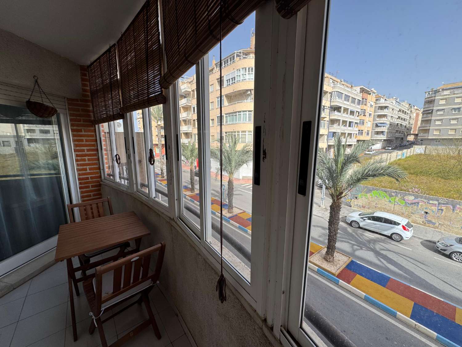 ESTUDIO CON TERRAZA ACRISTALADA Y PISCINA A SOLO 250 METROS DEL MAR