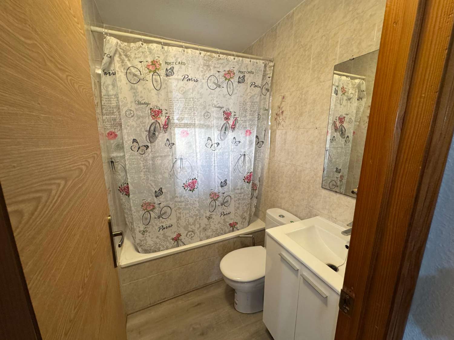 ESTUDIO CON TERRAZA ACRISTALADA Y PISCINA A SOLO 250 METROS DEL MAR