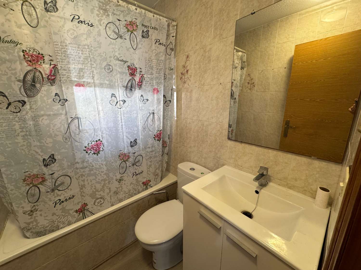 ESTUDIO CON TERRAZA ACRISTALADA Y PISCINA A SOLO 250 METROS DEL MAR