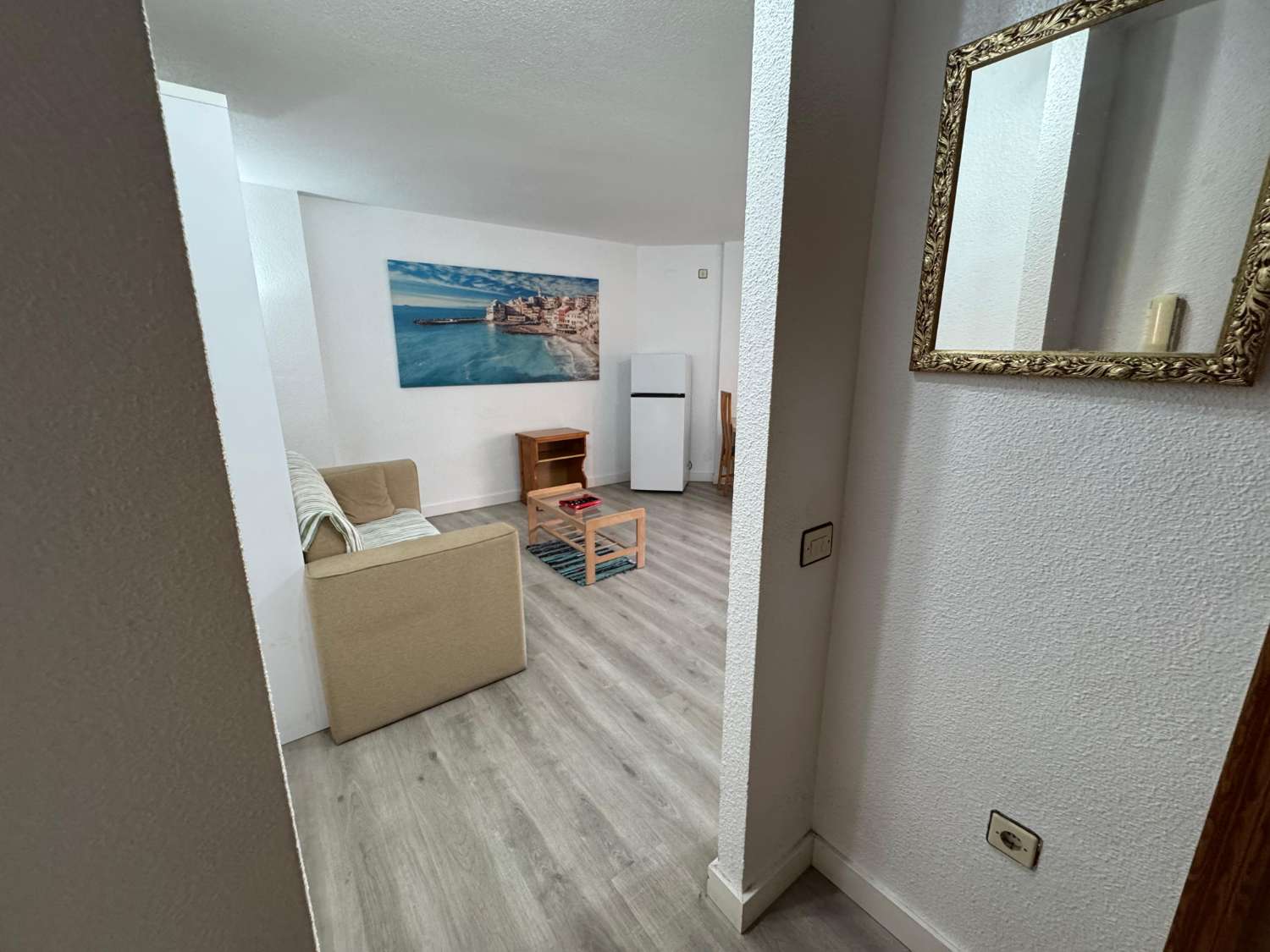 ESTUDIO CON TERRAZA ACRISTALADA Y PISCINA A SOLO 250 METROS DEL MAR