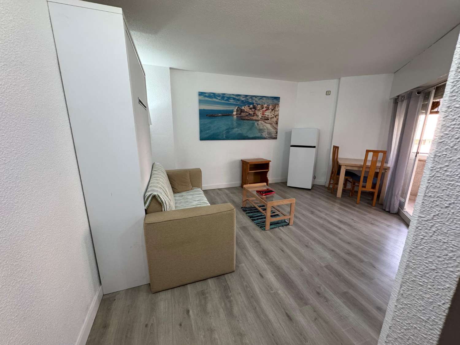 ESTUDIO CON TERRAZA ACRISTALADA Y PISCINA A SOLO 250 METROS DEL MAR