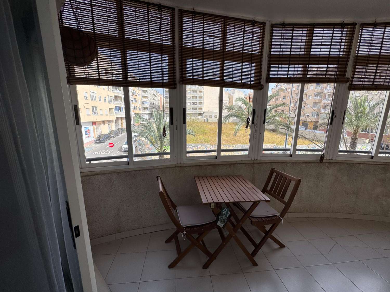 ESTUDIO CON TERRAZA ACRISTALADA Y PISCINA A SOLO 250 METROS DEL MAR