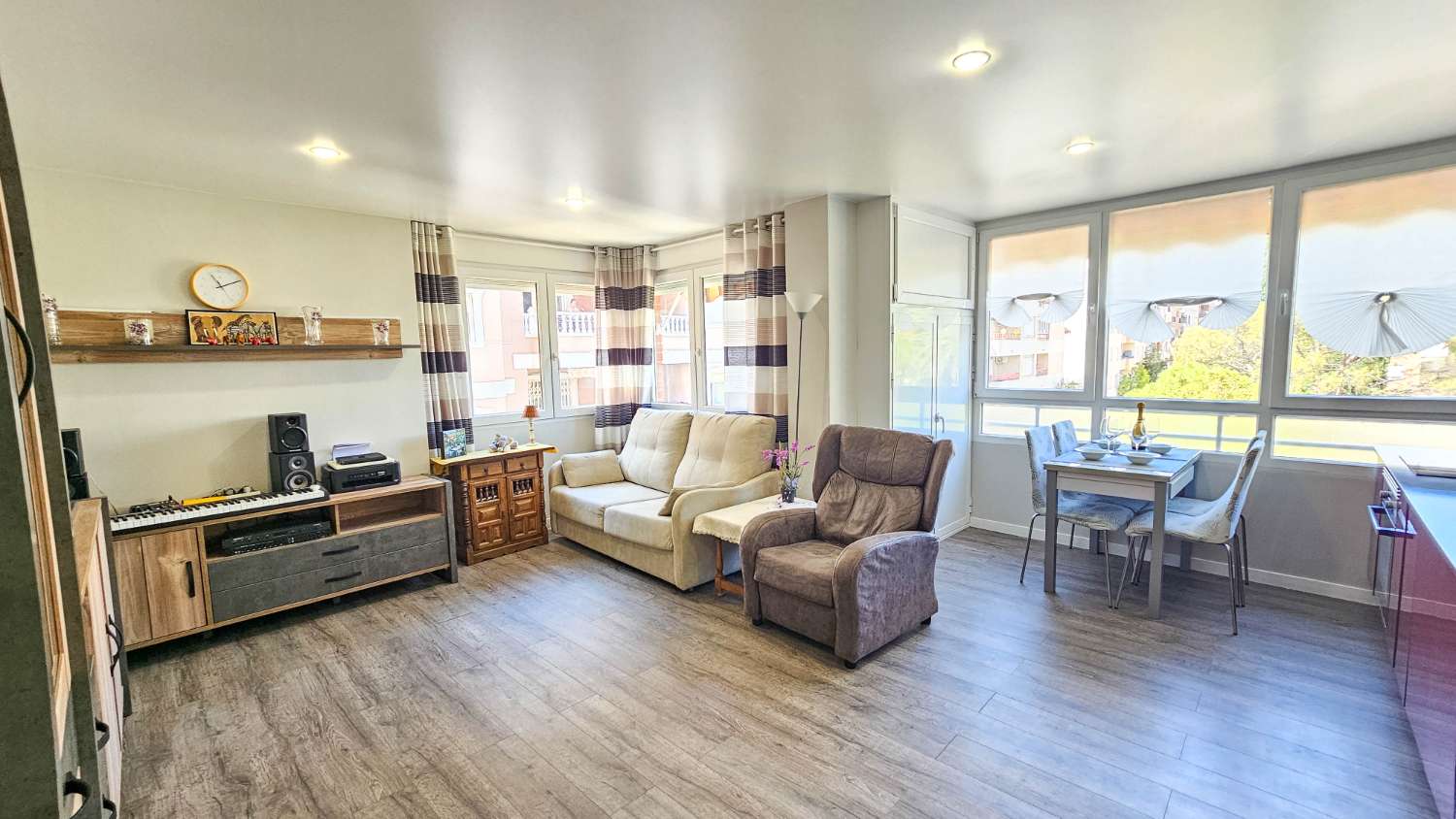 APARTAMENTO TOTALMENTE REFORMADO A 200 METROS DE PLAYA DEL CURA, ORIENTACIÓN SUR Y VISTAS DESPEJADAS