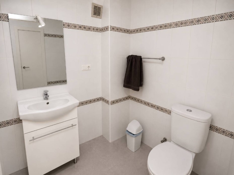 ZUIDELIJK GERICHT TWEE-ONDER-EEN-KAP MET EEN GROOT TERRAS VAN 60 M² EN 3 SLAAPKAMERS