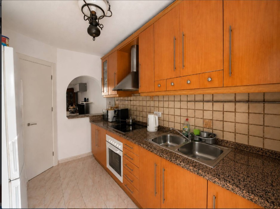 ZUIDELIJK GERICHT TWEE-ONDER-EEN-KAP MET EEN GROOT TERRAS VAN 60 M² EN 3 SLAAPKAMERS