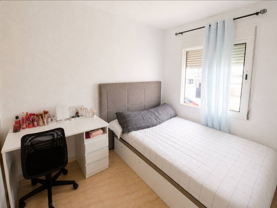 ZUIDELIJK GERICHT TWEE-ONDER-EEN-KAP MET EEN GROOT TERRAS VAN 60 M² EN 3 SLAAPKAMERS