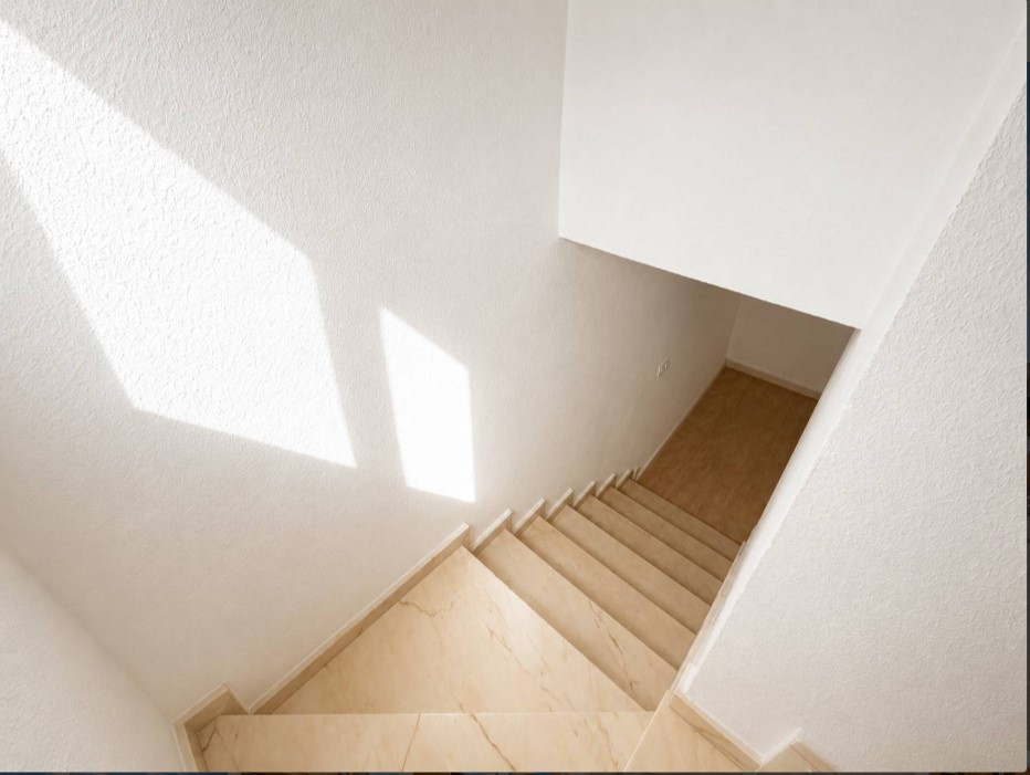 ZUIDELIJK GERICHT TWEE-ONDER-EEN-KAP MET EEN GROOT TERRAS VAN 60 M² EN 3 SLAAPKAMERS