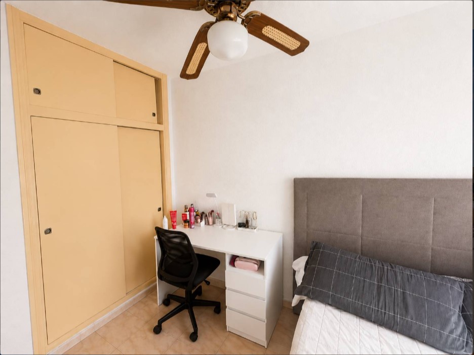ZUIDELIJK GERICHT TWEE-ONDER-EEN-KAP MET EEN GROOT TERRAS VAN 60 M² EN 3 SLAAPKAMERS