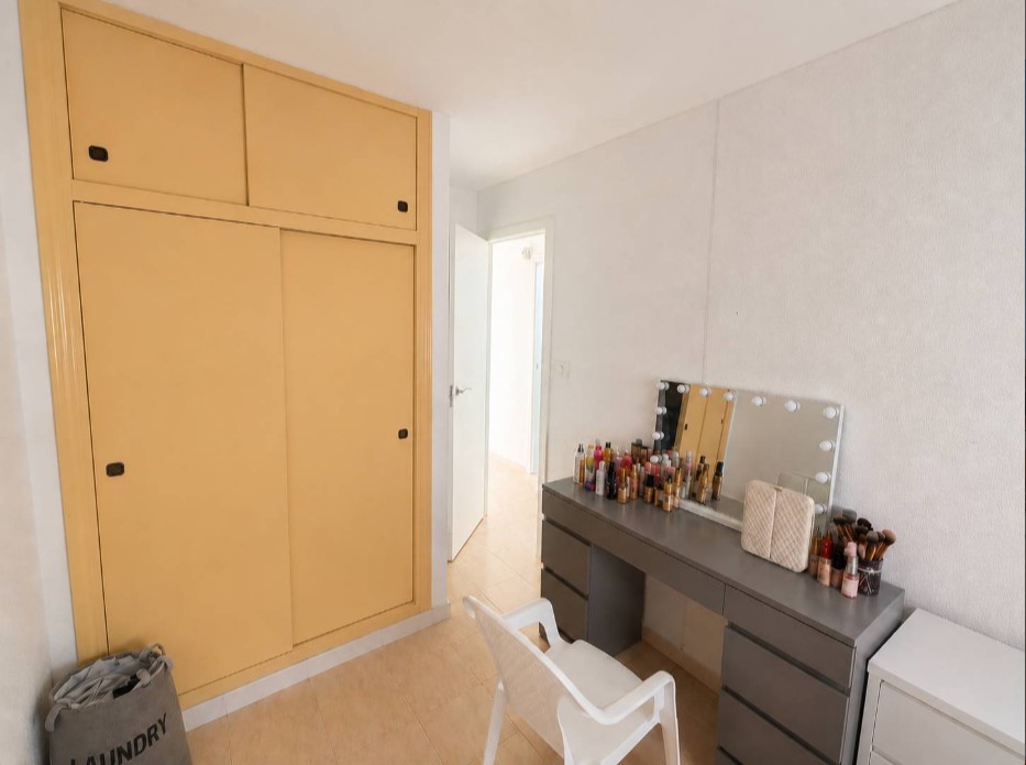 ZUIDELIJK GERICHT TWEE-ONDER-EEN-KAP MET EEN GROOT TERRAS VAN 60 M² EN 3 SLAAPKAMERS