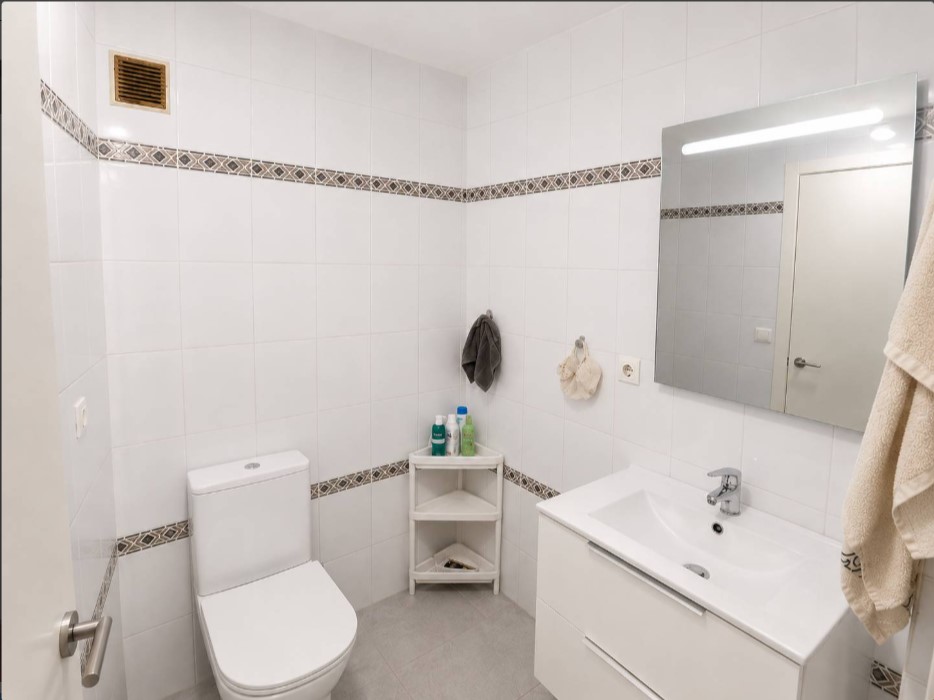 ZUIDELIJK GERICHT TWEE-ONDER-EEN-KAP MET EEN GROOT TERRAS VAN 60 M² EN 3 SLAAPKAMERS