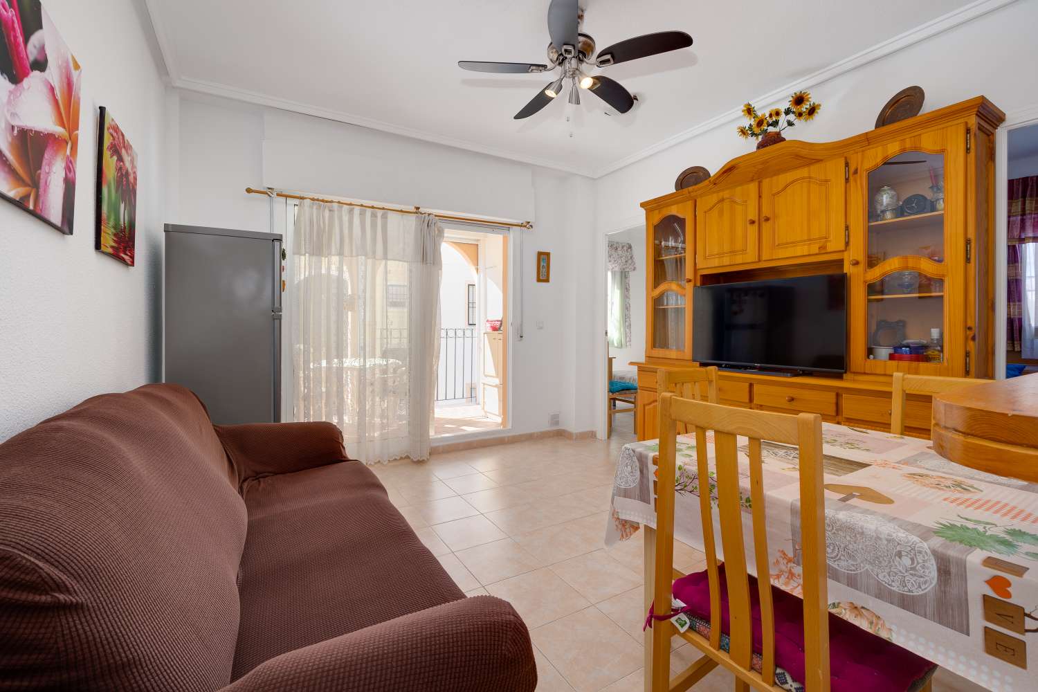 BUNGALOW ORIENTACIÓN SUR A 400 METROS DE LA PLAYA CON PISCINA COMUNITARIA EN PLAYA DE LOS NÁUFRAGOS