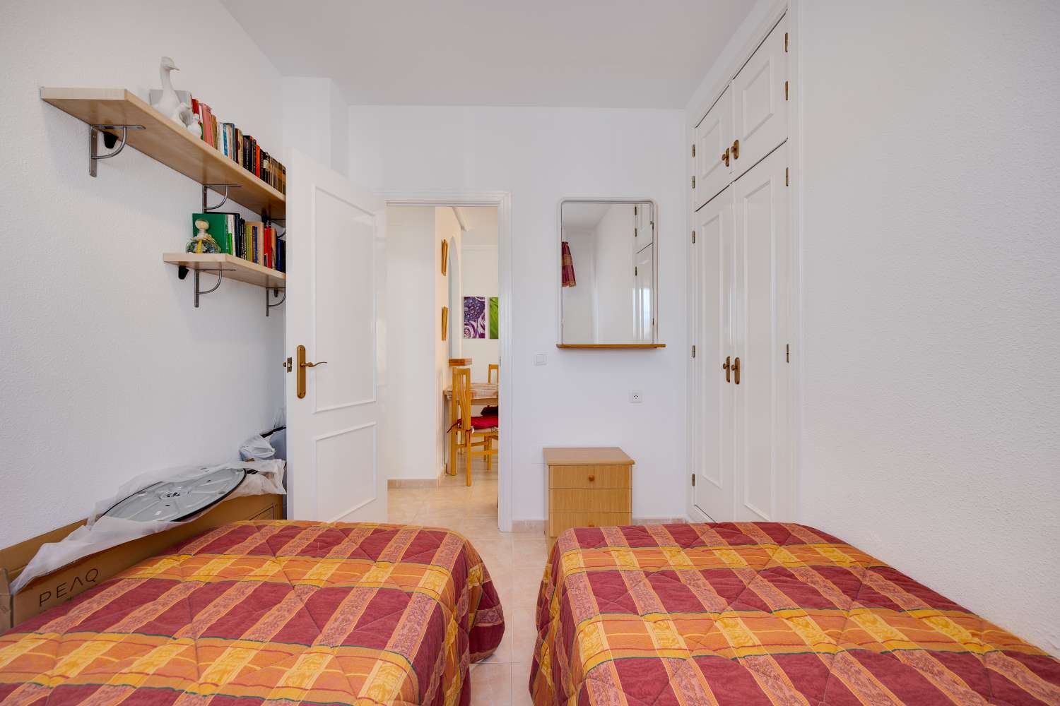 BUNGALOW ORIENTACIÓN SUR A 400 METROS DE LA PLAYA CON PISCINA COMUNITARIA EN PLAYA DE LOS NÁUFRAGOS