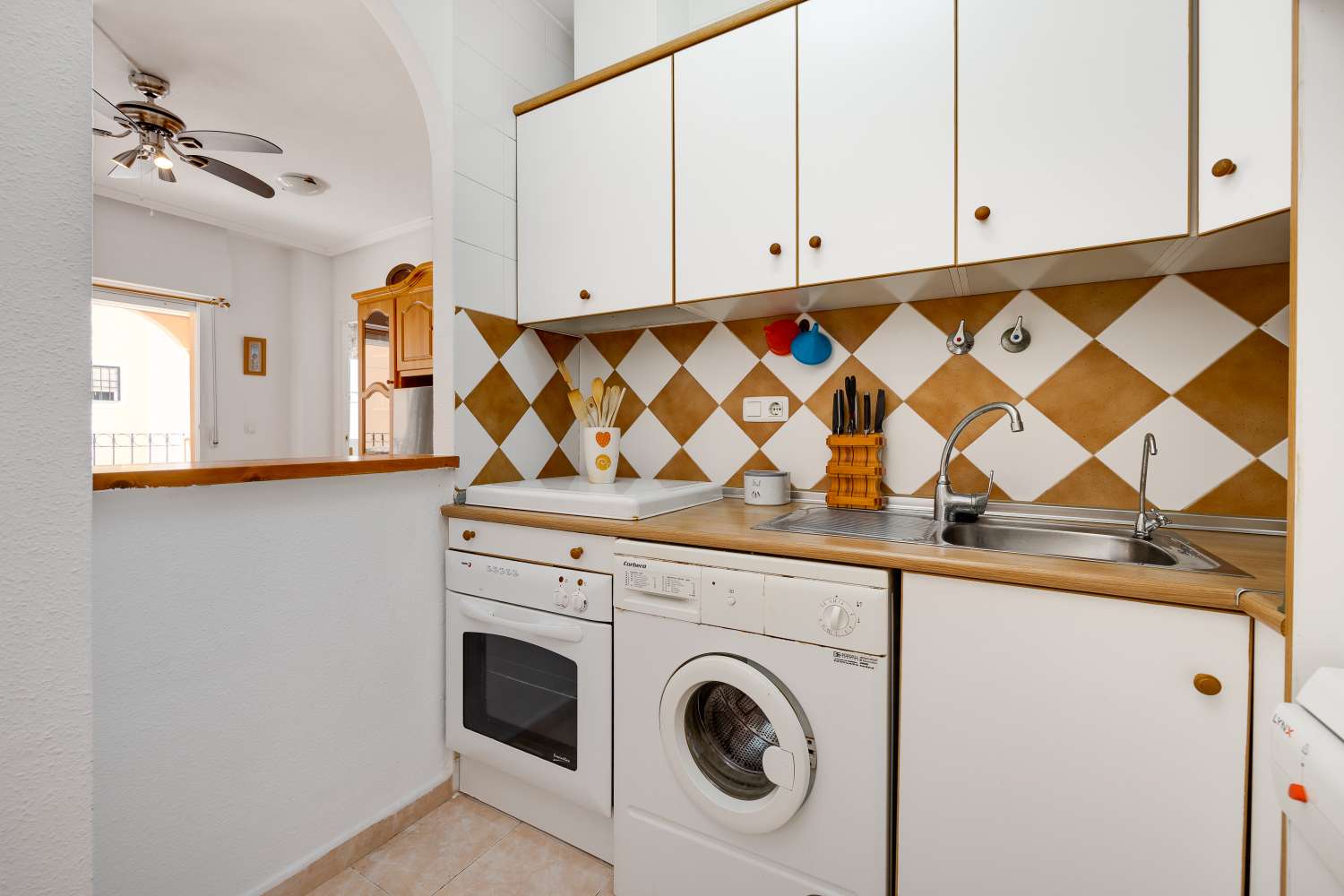 BUNGALOW ORIENTACIÓN SUR A 400 METROS DE LA PLAYA CON PISCINA COMUNITARIA EN PLAYA DE LOS NÁUFRAGOS