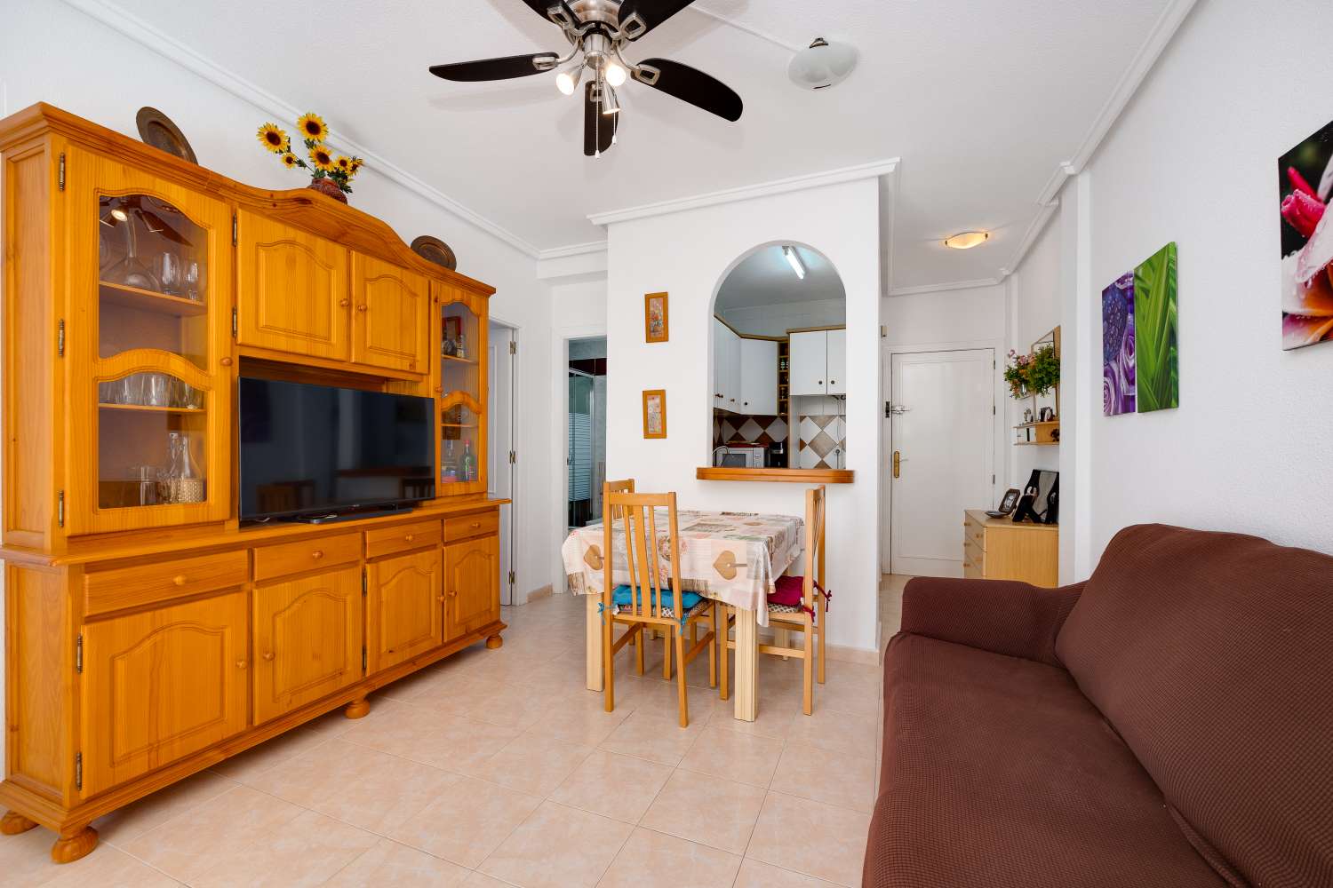 BUNGALOW ORIENTACIÓN SUR A 400 METROS DE LA PLAYA CON PISCINA COMUNITARIA EN PLAYA DE LOS NÁUFRAGOS