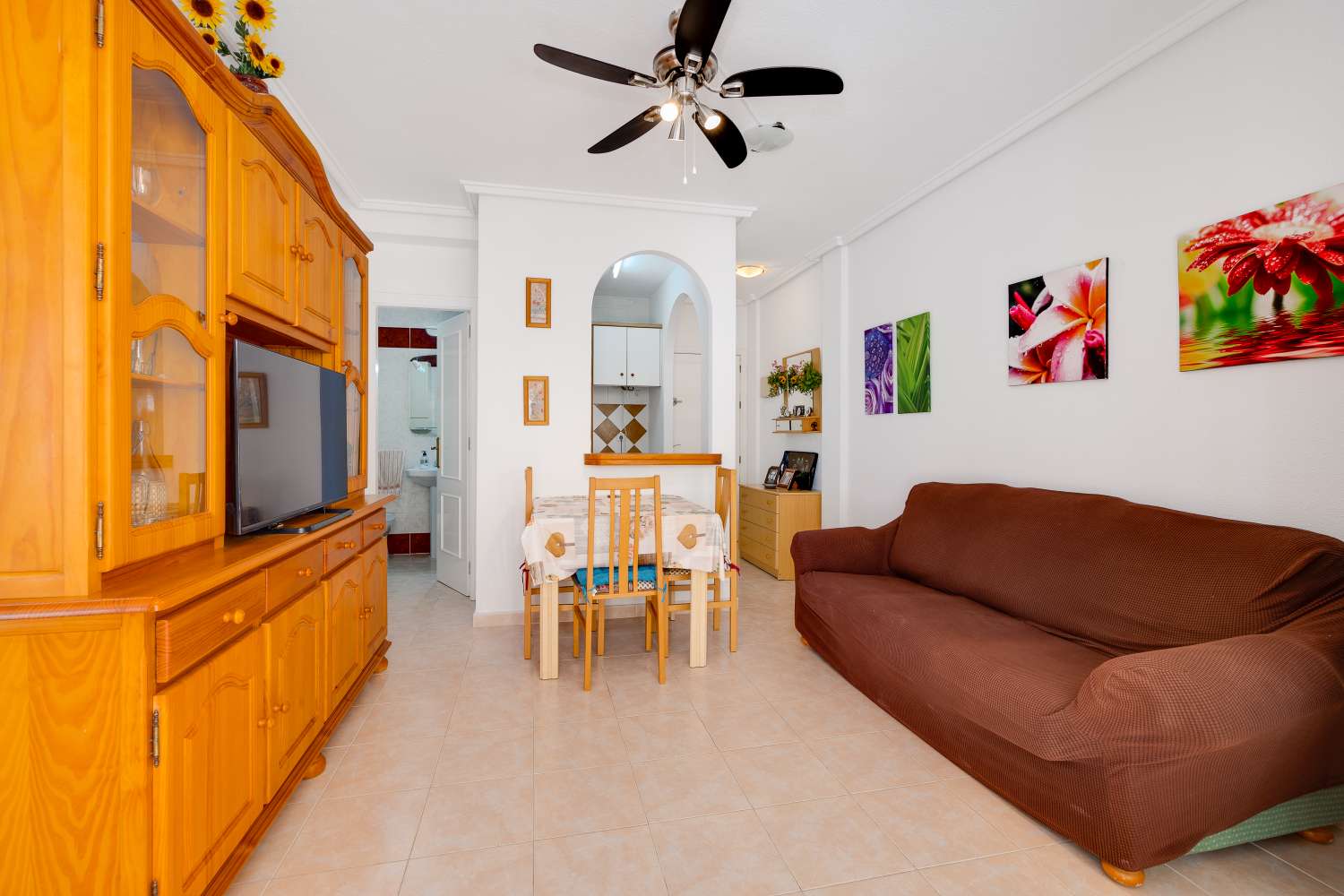 BUNGALOW ORIENTACIÓN SUR A 400 METROS DE LA PLAYA CON PISCINA COMUNITARIA EN PLAYA DE LOS NÁUFRAGOS