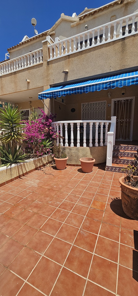 BUNGALOW DÚPLEX ORIENTACIÓN SUR CON SOLÁRIUM, JARDÍN, PISCINA Y PARKING COMUNITARIO