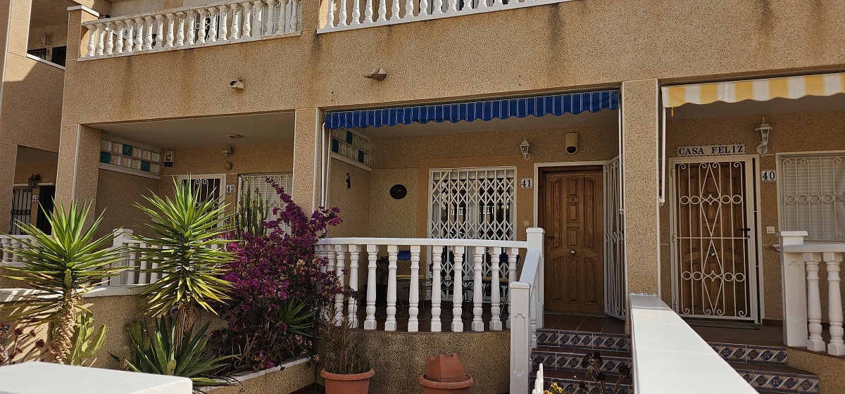 BUNGALOW DÚPLEX ORIENTACIÓN SUR CON SOLÁRIUM, JARDÍN, PISCINA Y PARKING COMUNITARIO