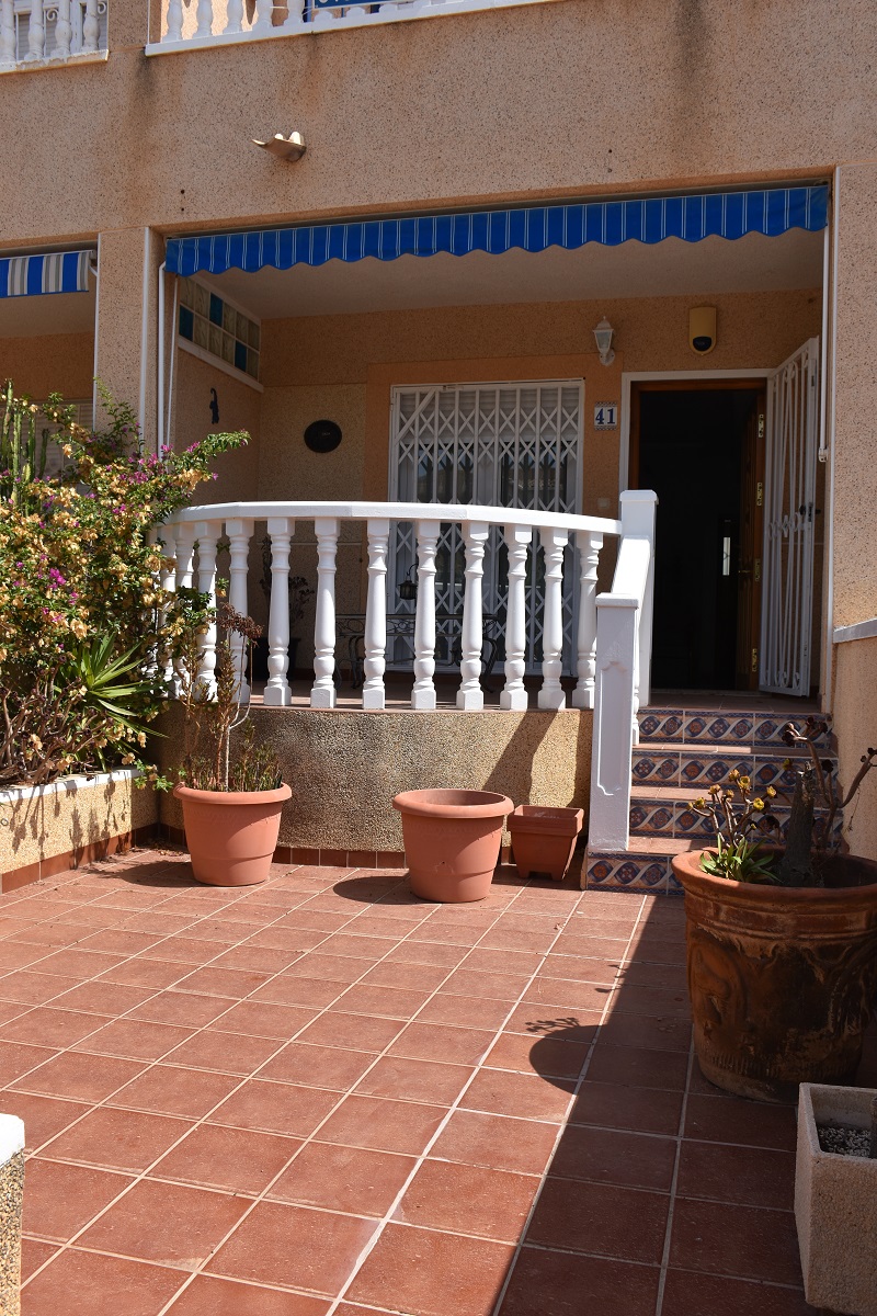BUNGALOW DÚPLEX ORIENTACIÓN SUR CON SOLÁRIUM, JARDÍN, PISCINA Y PARKING COMUNITARIO