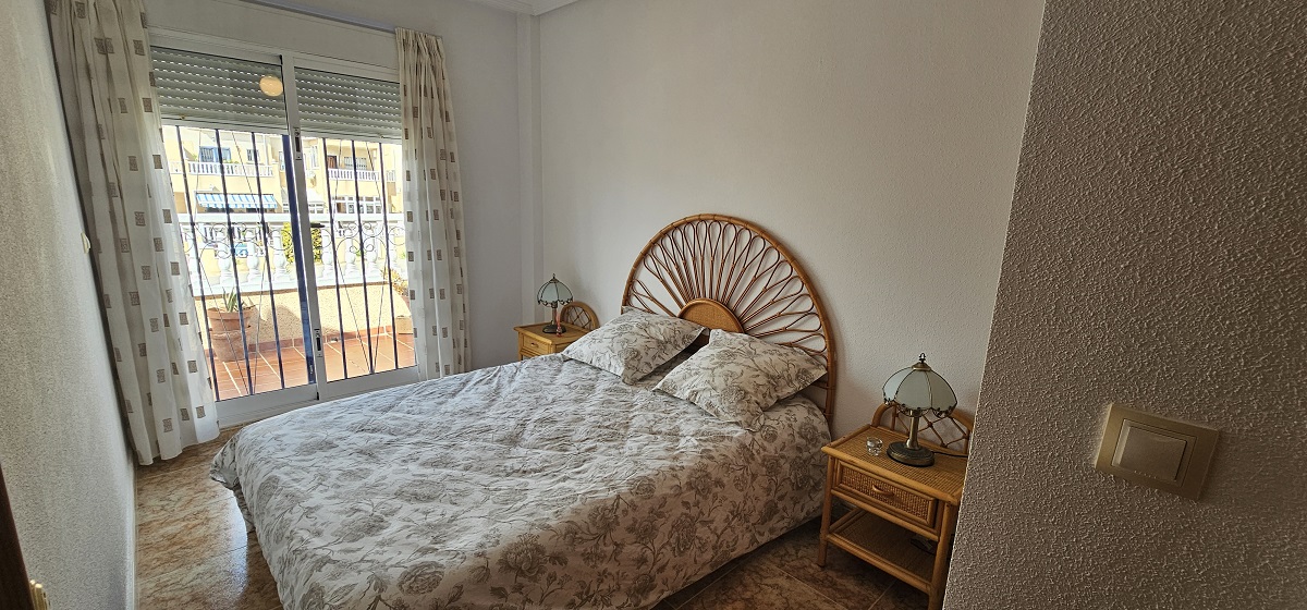 BUNGALOW DÚPLEX ORIENTACIÓN SUR CON SOLÁRIUM, JARDÍN, PISCINA Y PARKING COMUNITARIO