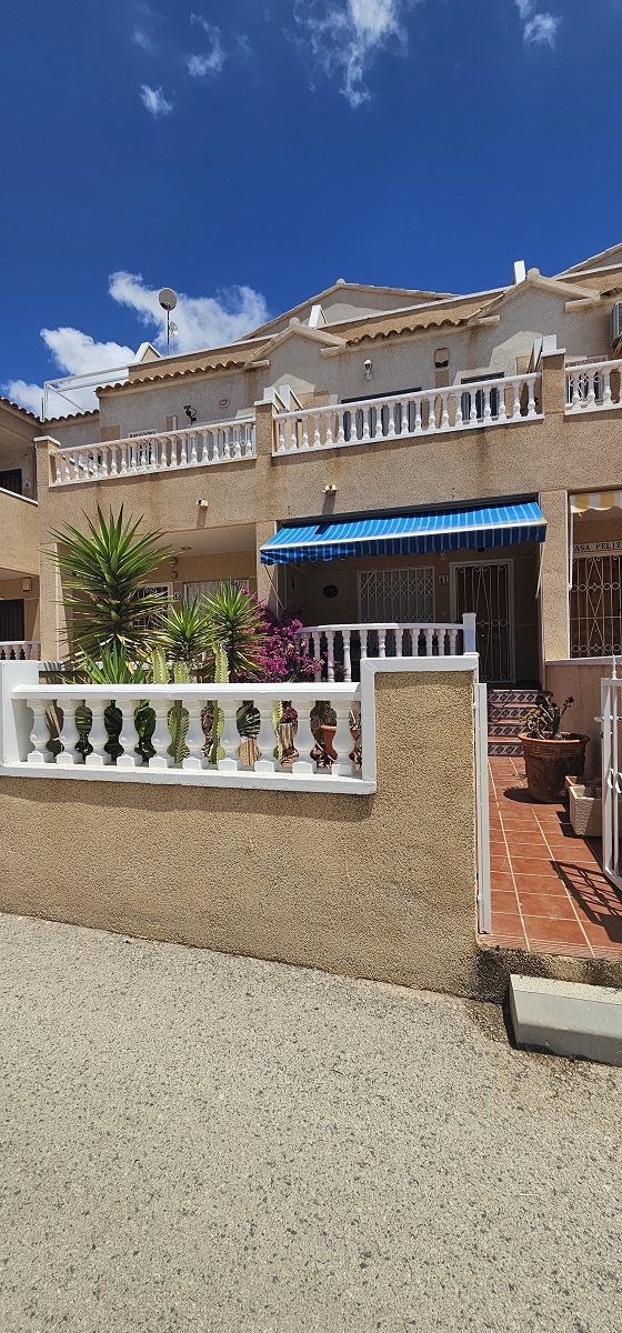 BUNGALOW DÚPLEX ORIENTACIÓN SUR CON SOLÁRIUM, JARDÍN, PISCINA Y PARKING COMUNITARIO