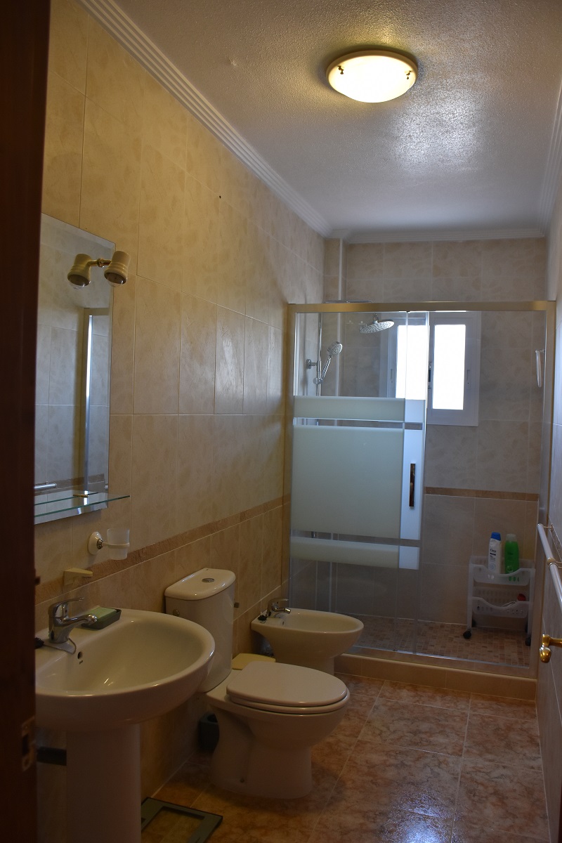 BUNGALOW DÚPLEX ORIENTACIÓN SUR CON SOLÁRIUM, JARDÍN, PISCINA Y PARKING COMUNITARIO