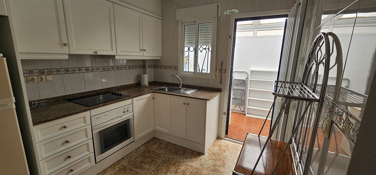 BUNGALOW DÚPLEX ORIENTACIÓN SUR CON SOLÁRIUM, JARDÍN, PISCINA Y PARKING COMUNITARIO