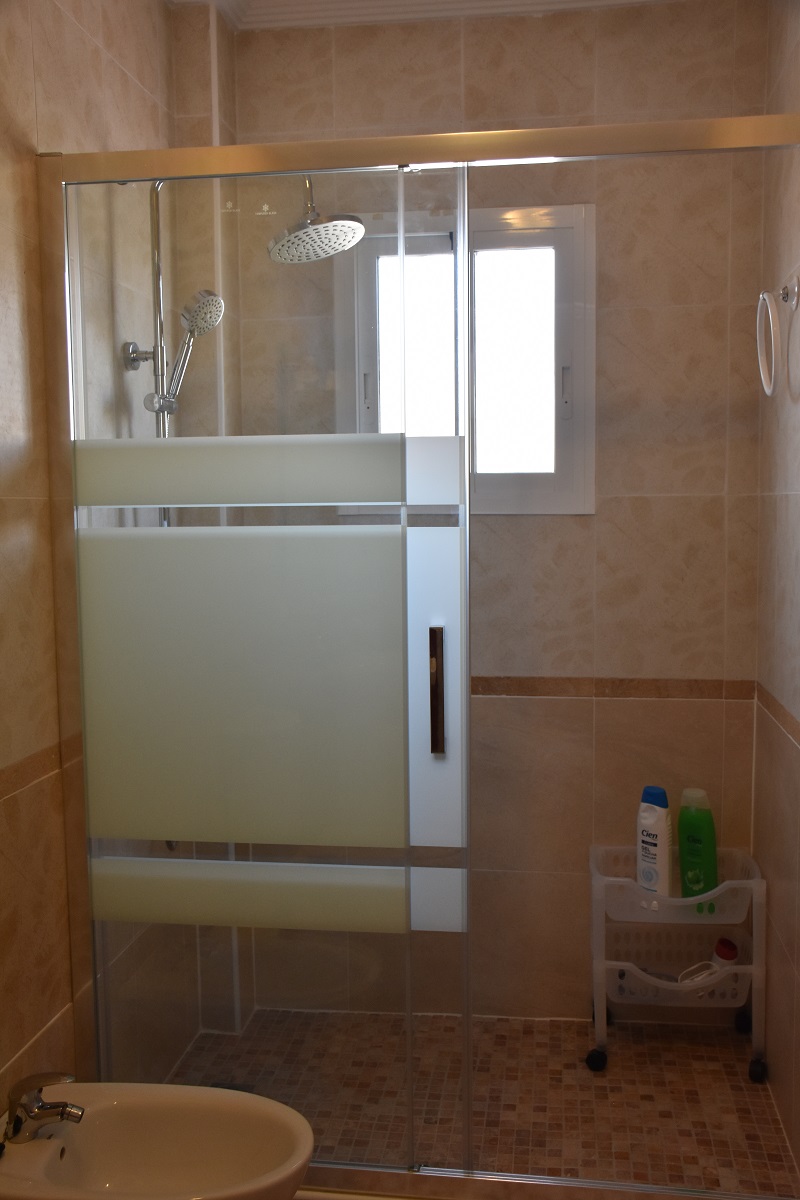 BUNGALOW DÚPLEX ORIENTACIÓN SUR CON SOLÁRIUM, JARDÍN, PISCINA Y PARKING COMUNITARIO