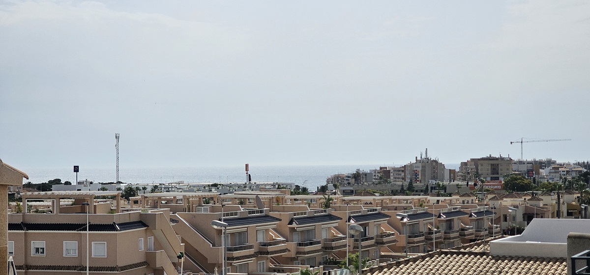 BUNGALOW DÚPLEX ORIENTACIÓN SUR CON SOLÁRIUM, JARDÍN, PISCINA Y PARKING COMUNITARIO