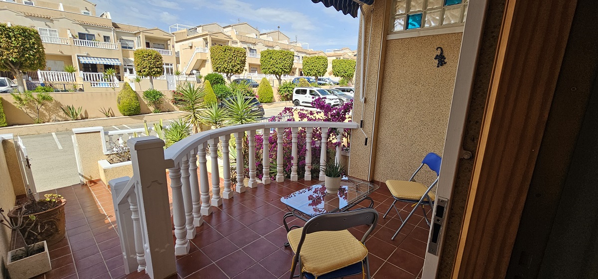 BUNGALOW DÚPLEX ORIENTACIÓN SUR CON SOLÁRIUM, JARDÍN, PISCINA Y PARKING COMUNITARIO
