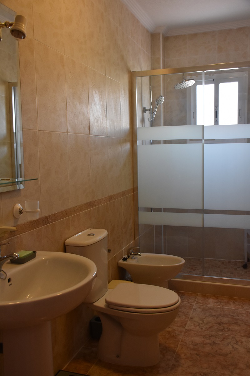BUNGALOW DÚPLEX ORIENTACIÓN SUR CON SOLÁRIUM, JARDÍN, PISCINA Y PARKING COMUNITARIO