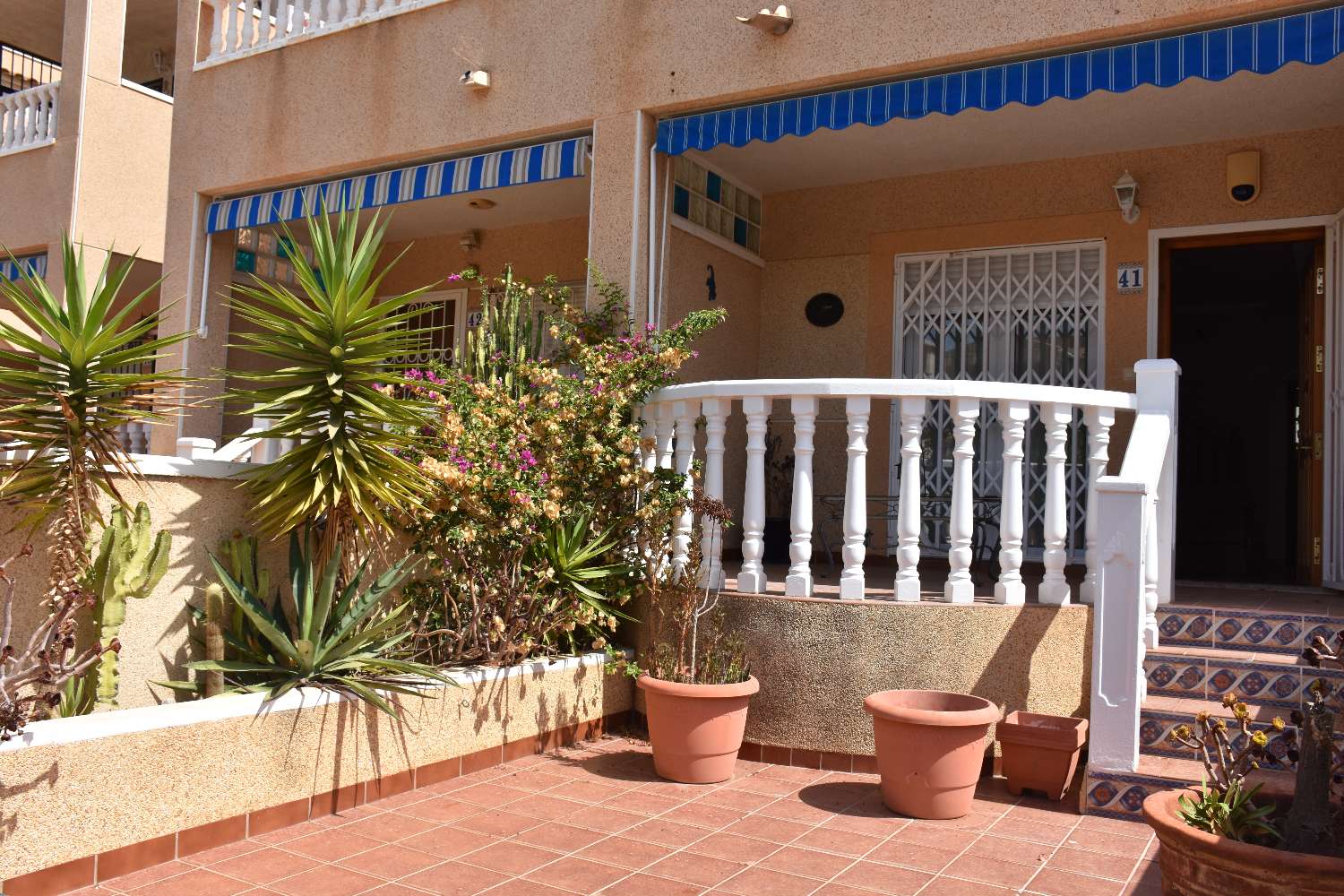 BUNGALOW DÚPLEX ORIENTACIÓN SUR CON SOLÁRIUM, JARDÍN, PISCINA Y PARKING COMUNITARIO