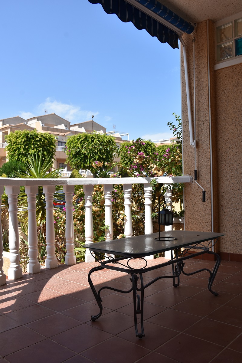 BUNGALOW DÚPLEX ORIENTACIÓN SUR CON SOLÁRIUM, JARDÍN, PISCINA Y PARKING COMUNITARIO