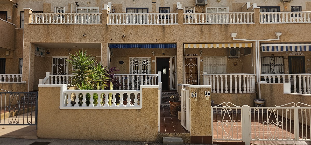 BUNGALOW DÚPLEX ORIENTACIÓN SUR CON SOLÁRIUM, JARDÍN, PISCINA Y PARKING COMUNITARIO