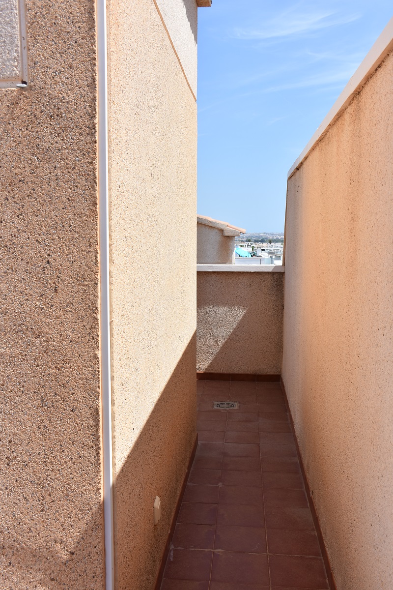 BUNGALOW DÚPLEX ORIENTACIÓN SUR CON SOLÁRIUM, JARDÍN, PISCINA Y PARKING COMUNITARIO