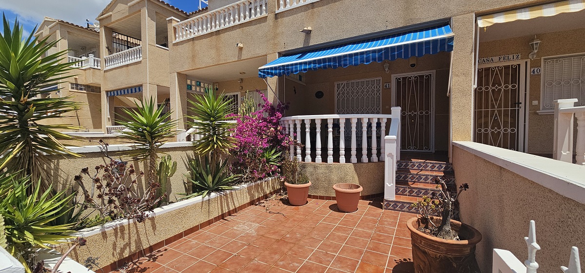 BUNGALOW DÚPLEX ORIENTACIÓN SUR CON SOLÁRIUM, JARDÍN, PISCINA Y PARKING COMUNITARIO