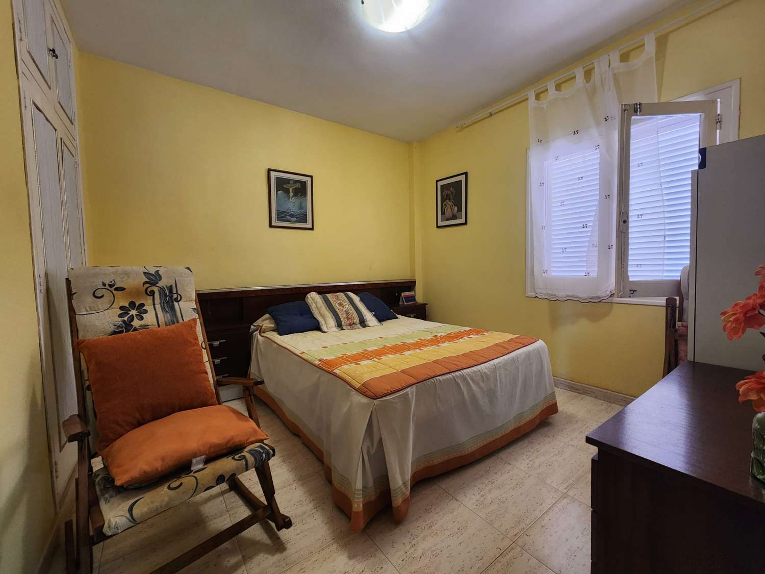 APARTAMENTO EN PRIMERA LÍNEA DE PLAYA EN LA MATA CON ESPECTACULARES VISTAS AL MAR Y PARKING COMUNITARIO