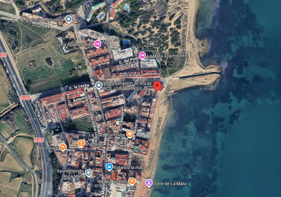 APARTAMENTO EN PRIMERA LÍNEA DE PLAYA EN LA MATA CON ESPECTACULARES VISTAS AL MAR Y PARKING COMUNITARIO
