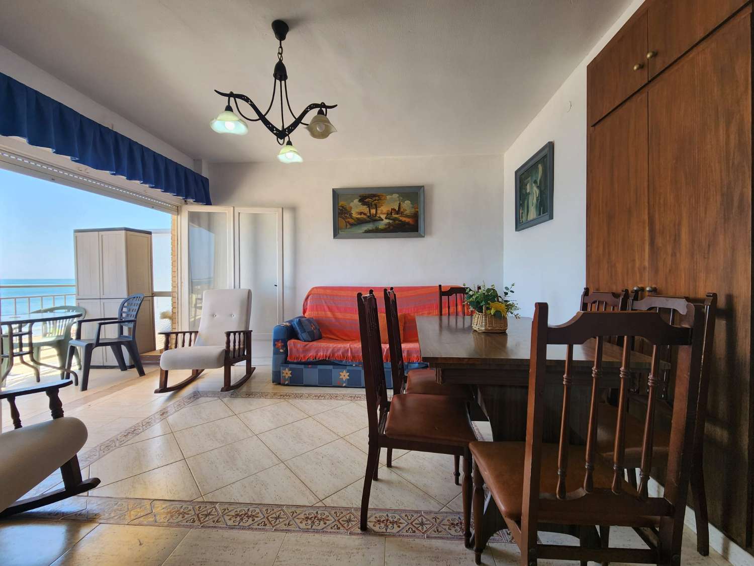 APARTAMENTO EN PRIMERA LÍNEA DE PLAYA EN LA MATA CON ESPECTACULARES VISTAS AL MAR Y PARKING COMUNITARIO