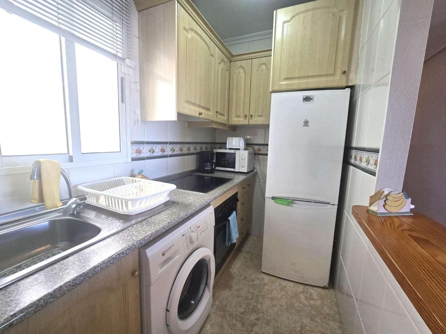 APARTAMENTO CON PISCINA, GARAJE, TRASTERO Y TERRAZA CERCA DEL CENTRO DE TORREVIEJA