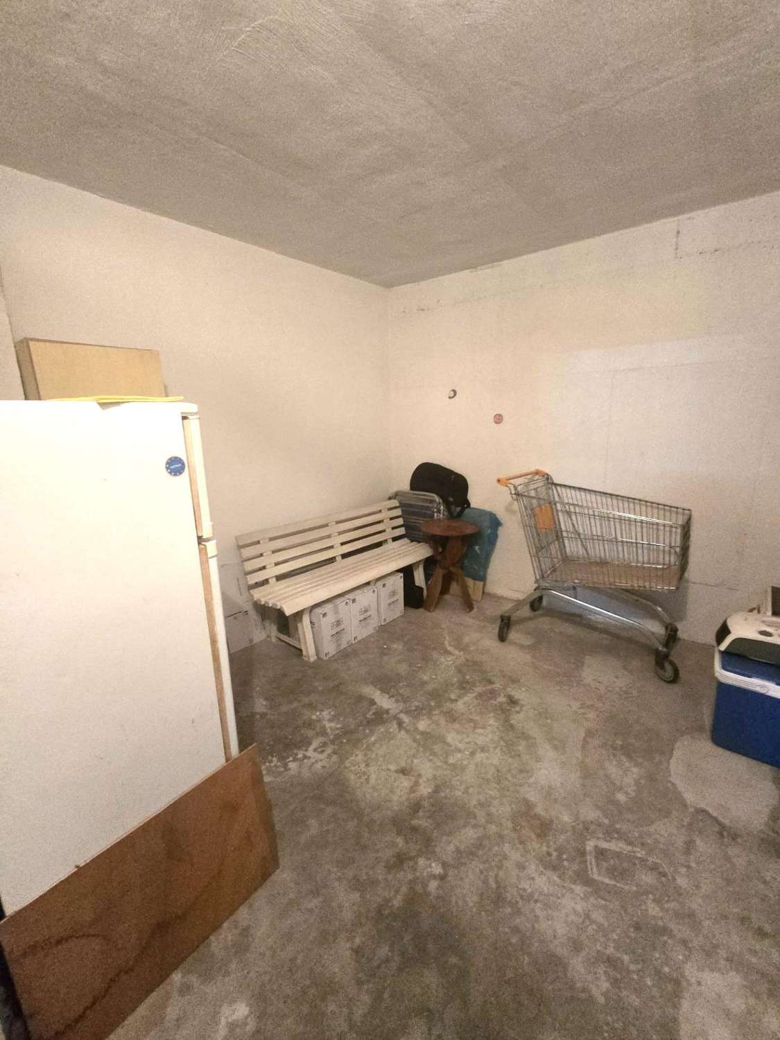 APARTAMENTO CON PISCINA, GARAJE, TRASTERO Y TERRAZA CERCA DEL CENTRO DE TORREVIEJA