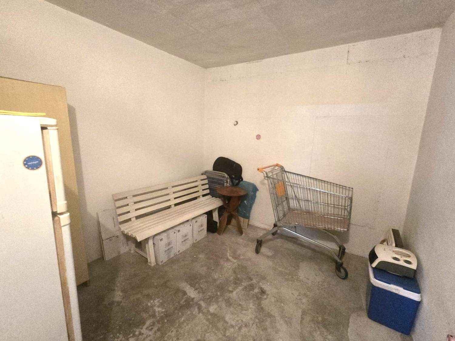APARTAMENTO CON PISCINA, GARAJE, TRASTERO Y TERRAZA CERCA DEL CENTRO DE TORREVIEJA