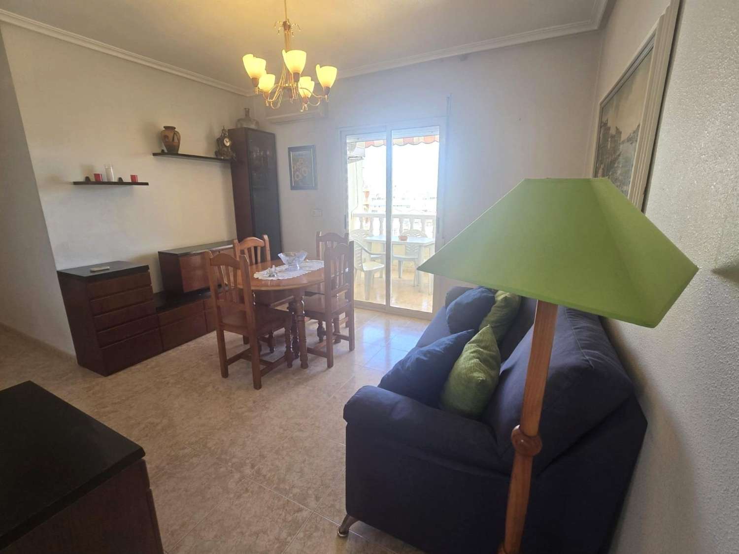 APARTAMENTO CON PISCINA, GARAJE, TRASTERO Y TERRAZA CERCA DEL CENTRO DE TORREVIEJA