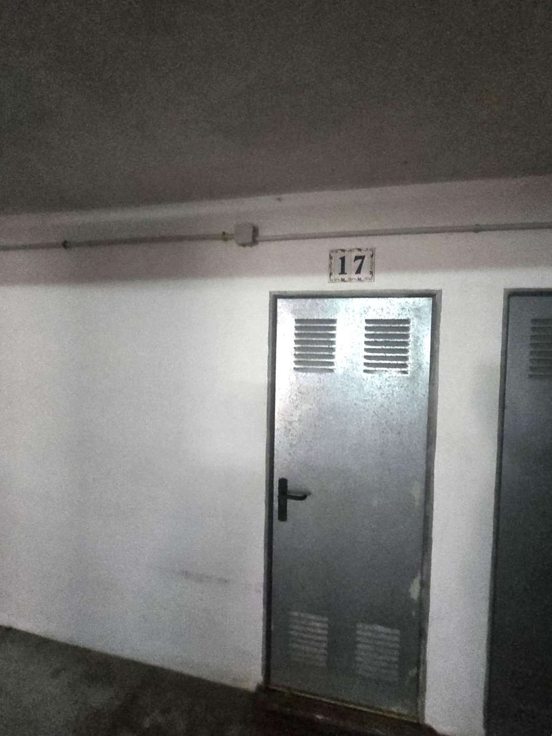APARTAMENTO CON PISCINA, GARAJE, TRASTERO Y TERRAZA CERCA DEL CENTRO DE TORREVIEJA