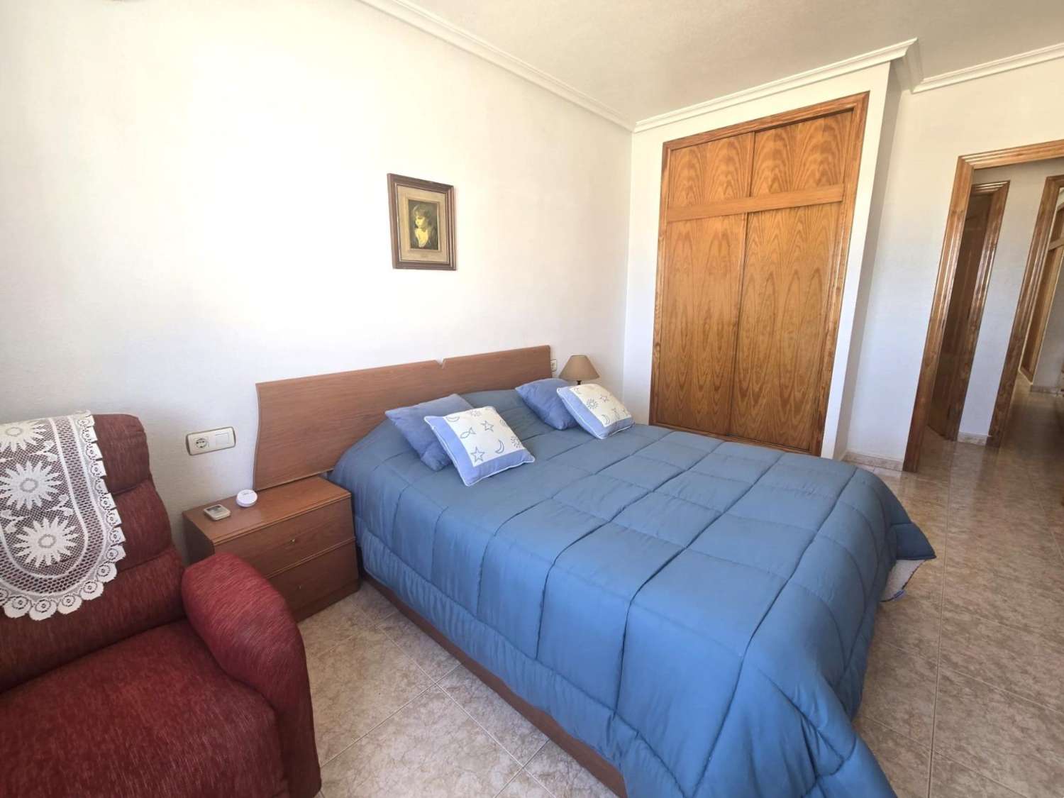 APARTAMENTO CON PISCINA, GARAJE, TRASTERO Y TERRAZA CERCA DEL CENTRO DE TORREVIEJA