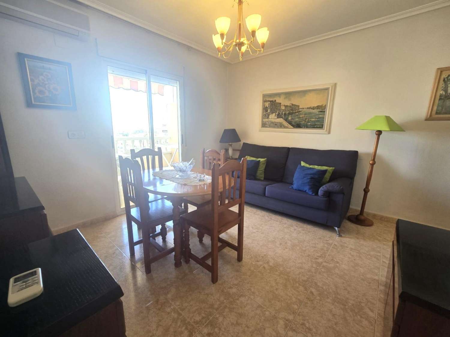 APARTAMENTO CON PISCINA, GARAJE, TRASTERO Y TERRAZA CERCA DEL CENTRO DE TORREVIEJA