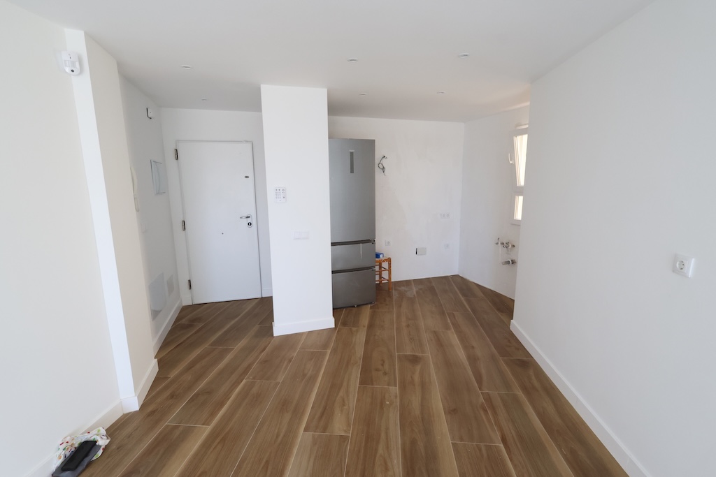 ÁTICO TURÍSTICO REFORMADO CON SOLÁRIUM PRIVADO DE 58 M², GARAJE Y TRASTERO EN AGUA MARINA